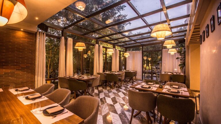 09 Best Glasshouse Cafes for a Monsoon Date with a View